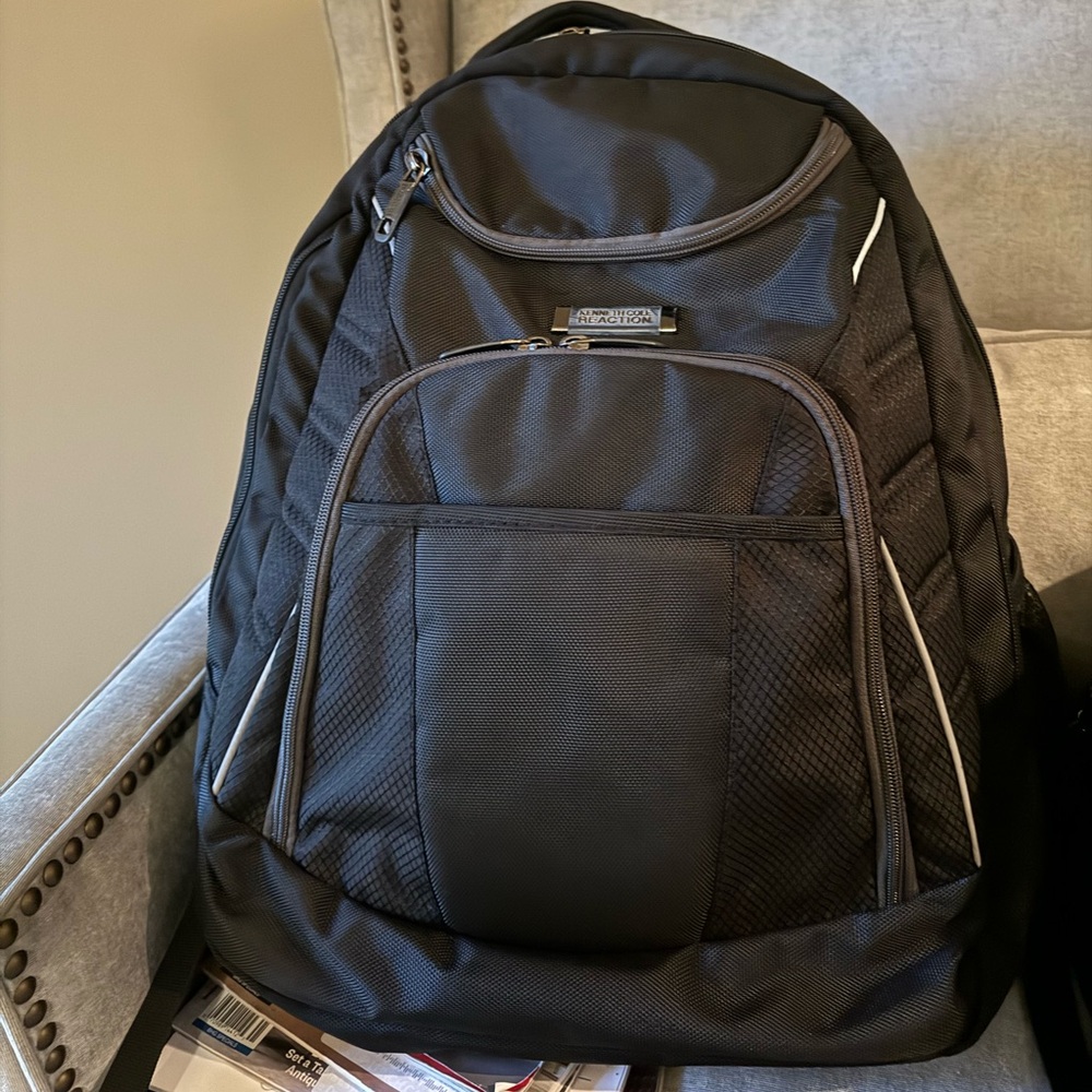 Like new Kenneth Cole Backpack